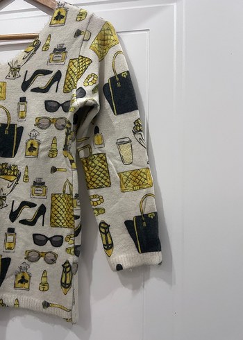 Sarı Baskılı V Yaka Kadın Kazak - Görsel 3