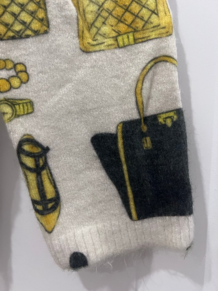 Sarı Baskılı V Yaka Kadın Kazak - Görsel 4