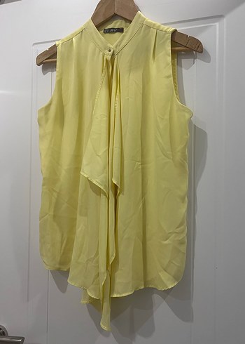 Dilvin Sarı şifon ön pat volanlı Kolsuz Bluz - Görsel 2