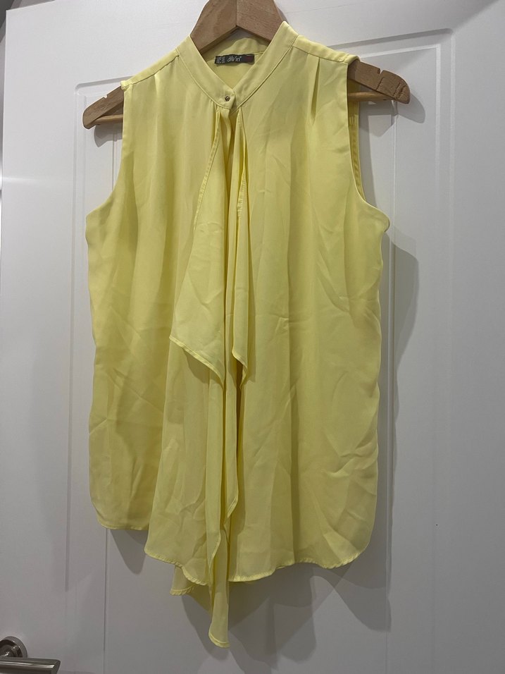 Dilvin Sarı şifon ön pat volanlı Kolsuz Bluz - Görsel 2