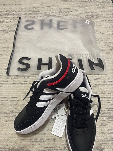 Adidas spor ayakkabı 43,5 numara acil satilikk!!!