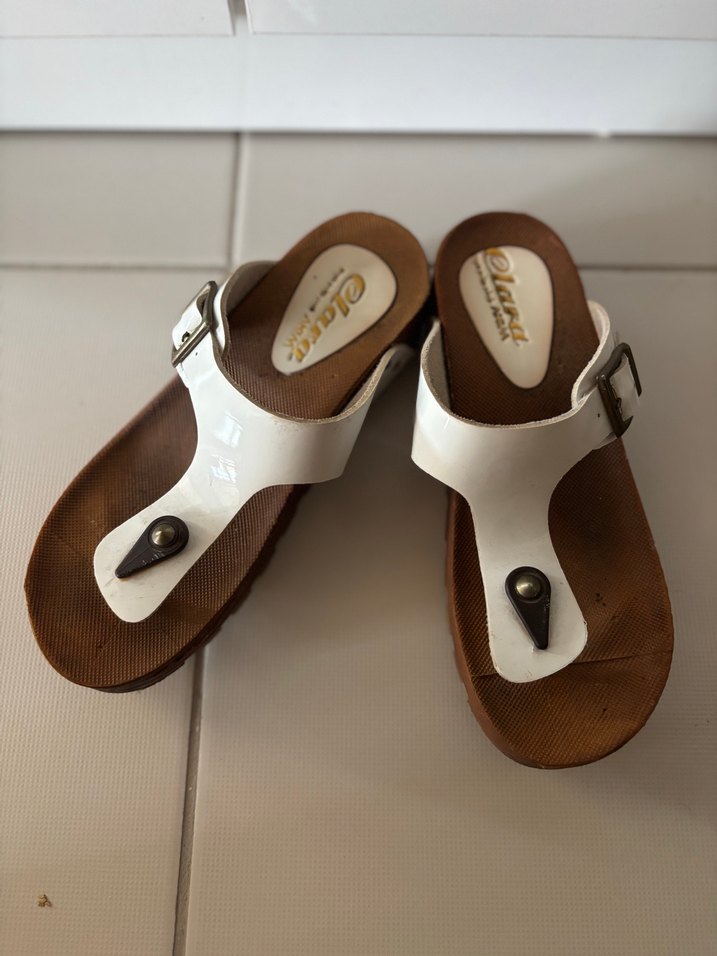 Beyaz Tokalı Kadın Dolgu Topuk Terlik - Görsel 3