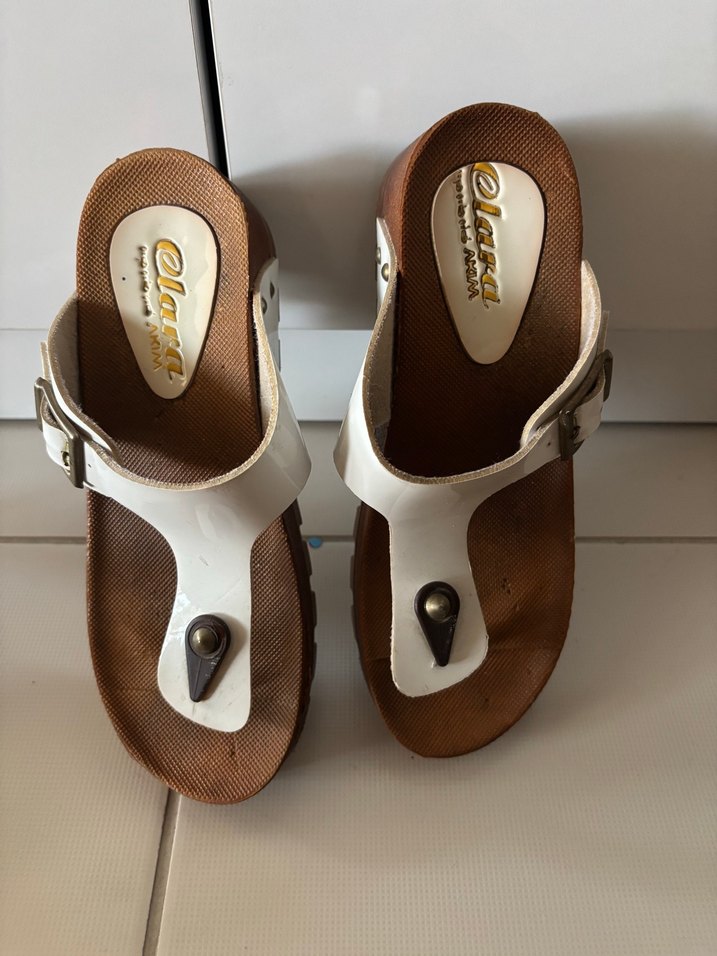 Beyaz Tokalı Kadın Dolgu Topuk Terlik - Görsel 2