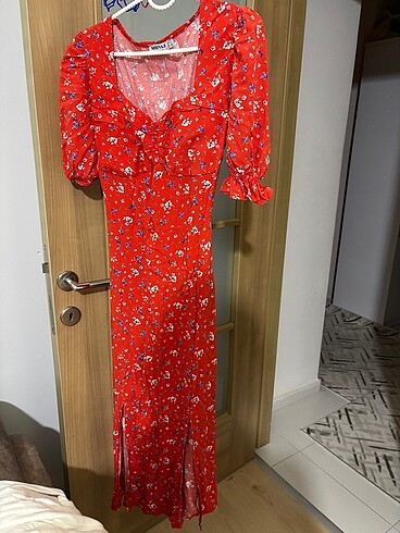 Çiçekli midi yırtmaçlı elbise - Görsel 5