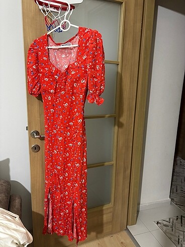 Çiçekli midi yırtmaçlı elbise - Görsel 6