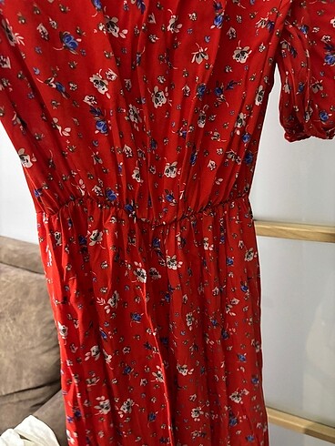 Çiçekli midi yırtmaçlı elbise - Görsel 7