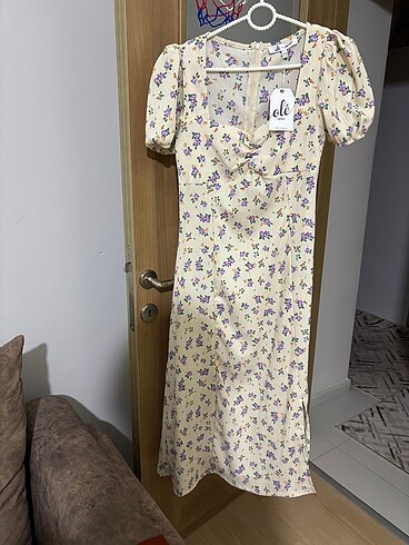 Çiçekli yırtmaçlı midi elbise - Görsel 6