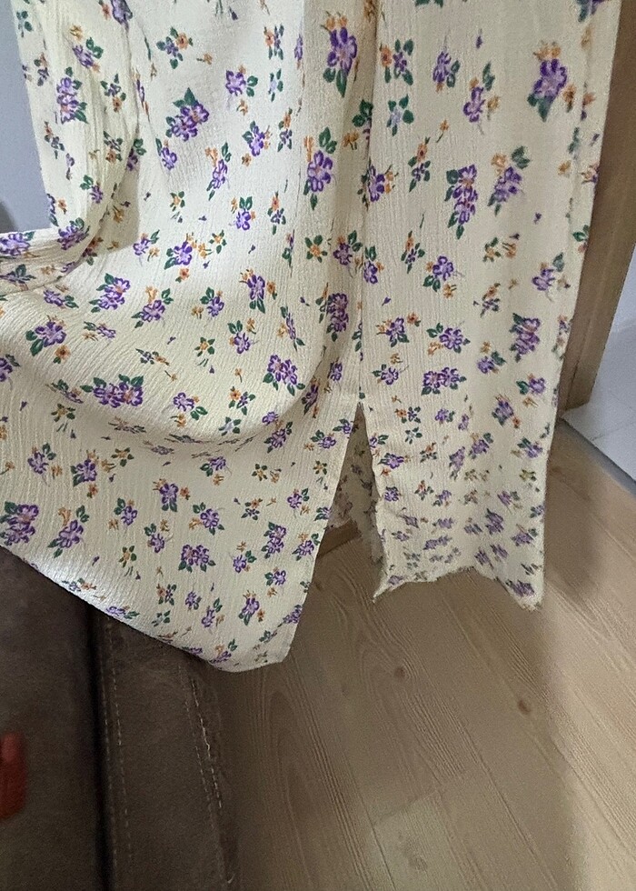 Çiçekli yırtmaçlı midi elbise - Görsel 3