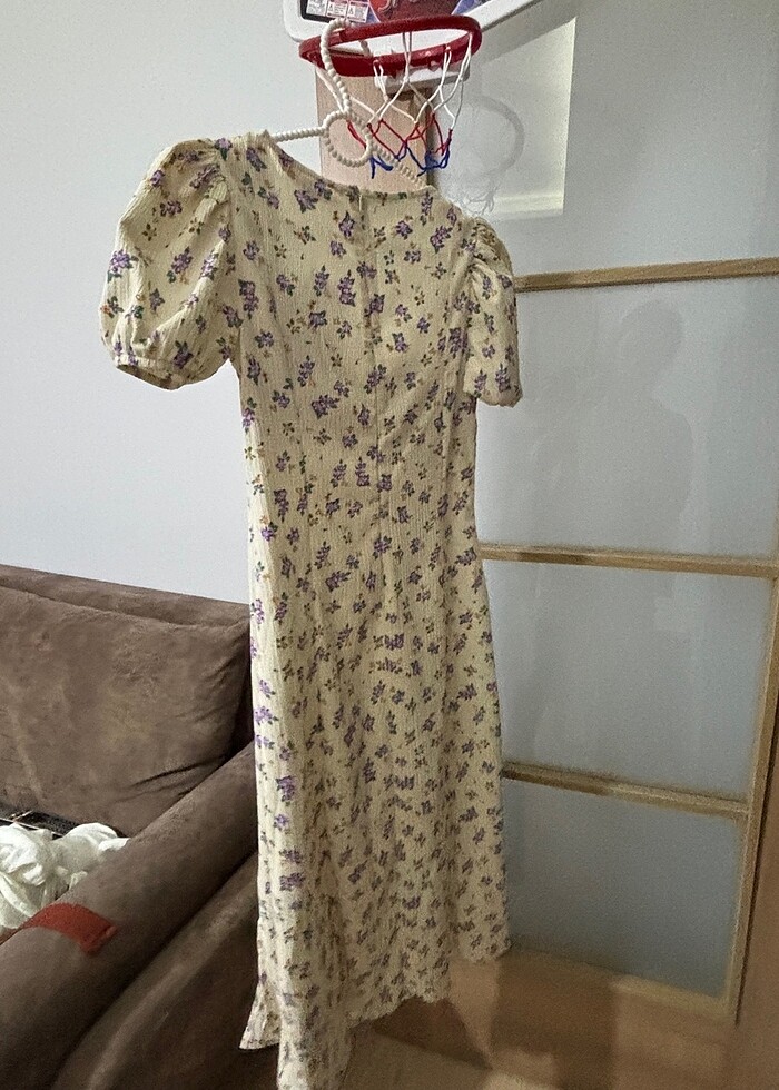 Çiçekli yırtmaçlı midi elbise - Görsel 4