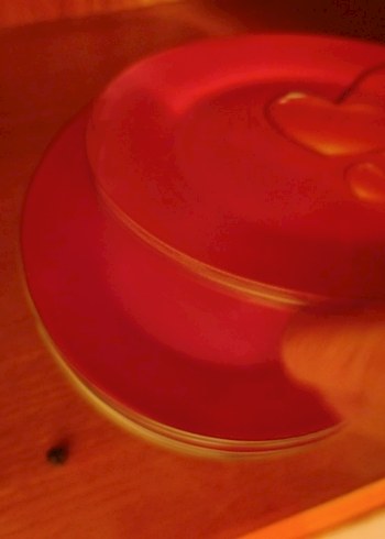 Parlak Kırmızı Kalp Desenli Tabak - Görsel 4