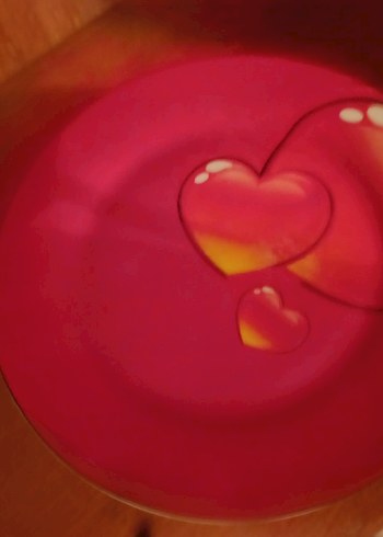 Parlak Kırmızı Kalp Desenli Tabak - Görsel 3
