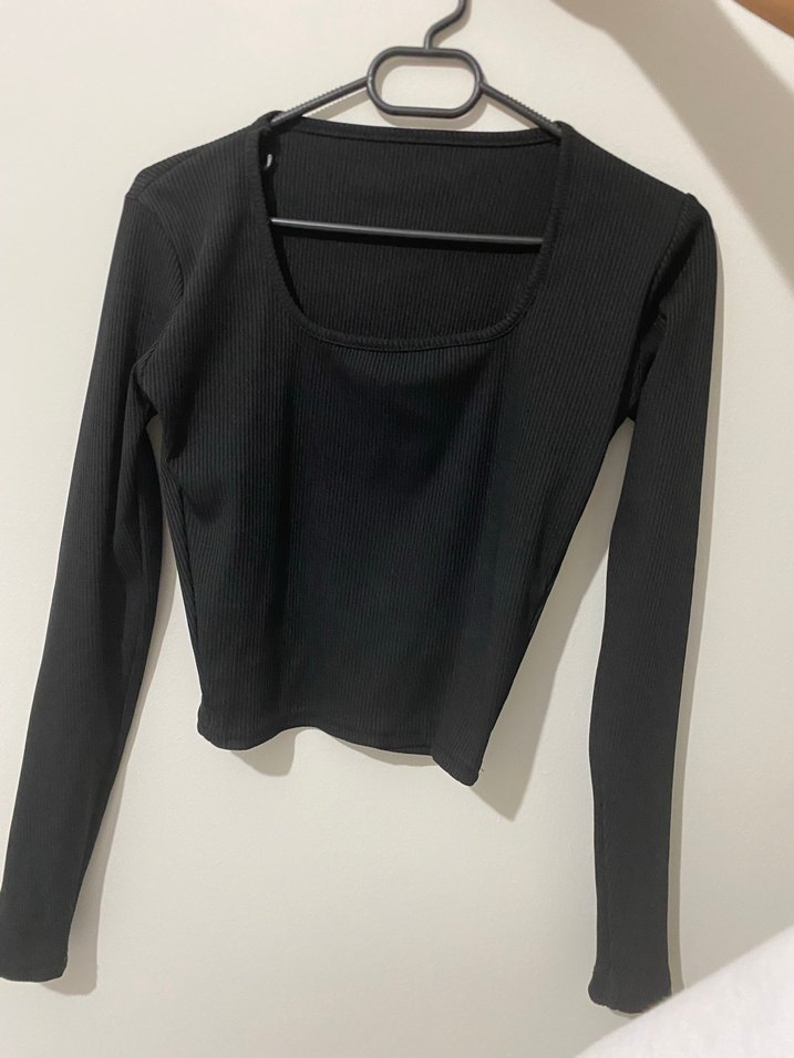 Siyah kare yaka bluz - Görsel 2