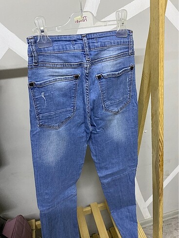 28 Beden mavi Renk Mavi jean