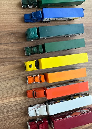 Metal Çok Renkli Oyuncak Kamyonlar Seti