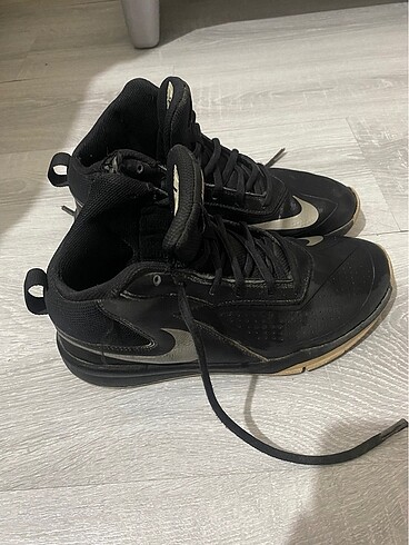 37,5 Beden Nike basketbol ayakkabısı
