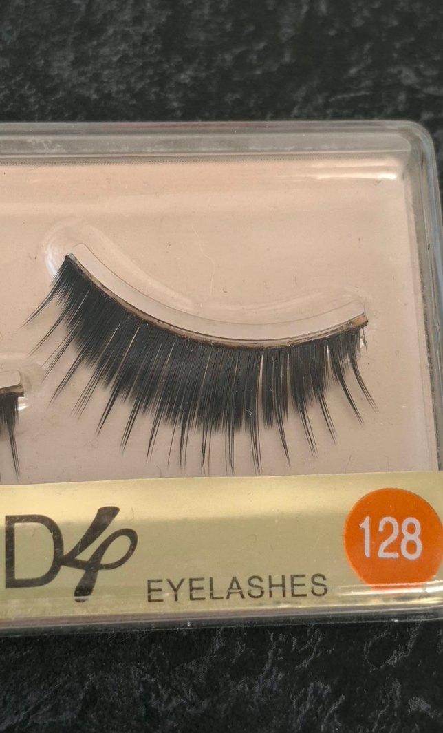 NAKED 128 Siyah Takma Kirpik - Görsel 4