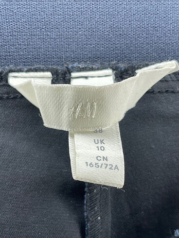 38 Beden lacivert Renk H&M Düz Kesim %70 İndirimli.