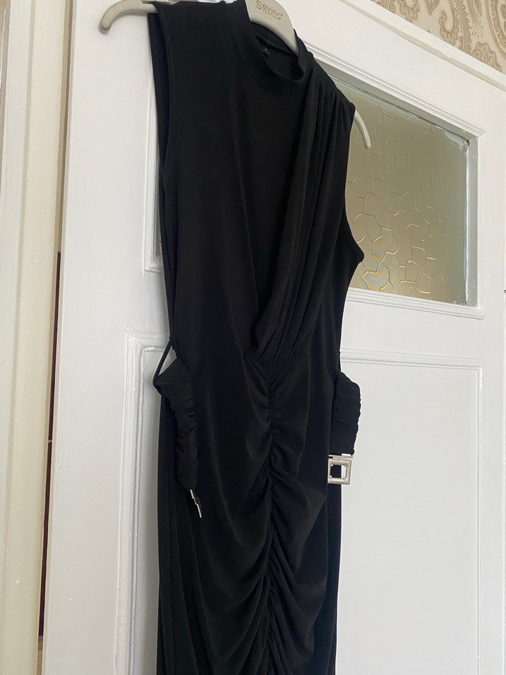 Siyah Fitted/ Vücuda Oturan Kolsuz
Drape Detaylı - Görsel 2