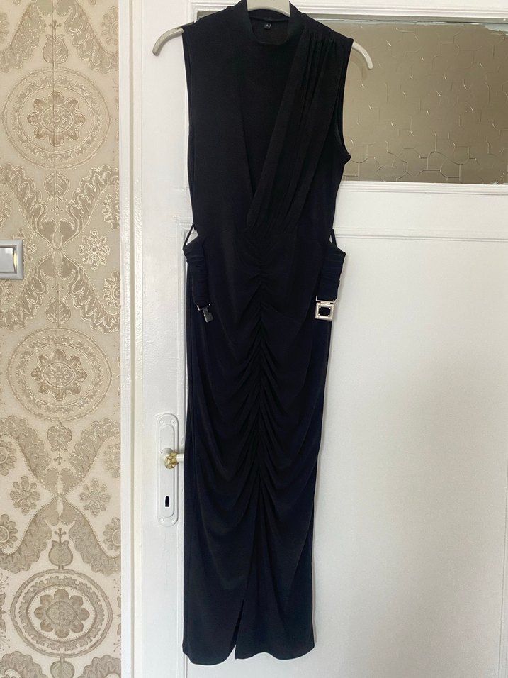 Siyah Fitted/ Vücuda Oturan Kolsuz
Drape Detaylı - Görsel 3