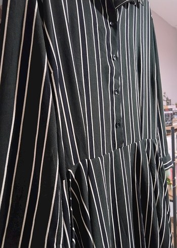 Siyah Çizgili Piliseli Midi Elbise - Görsel 3
