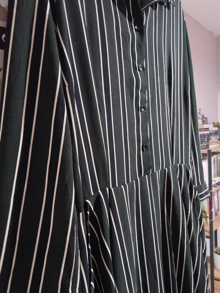 Siyah Çizgili Piliseli Midi Elbise - Görsel 3