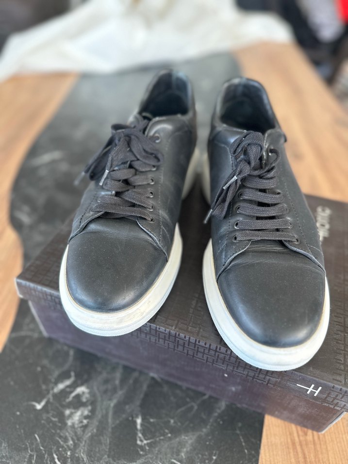 Hotiç Siyah Deri Sneaker — görsel 2/4