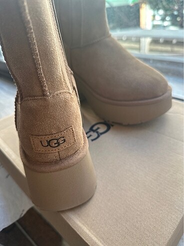 37 Beden UGG Twin bot