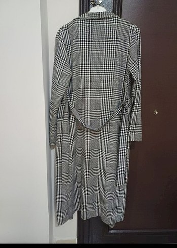 Gri Ekose Desenli Kemerli Uzun Kadın trenckot - Görsel 4