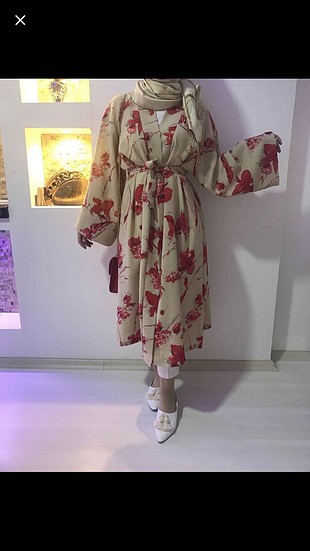Çiçekli kimono