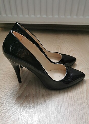 37 Beden Stiletto