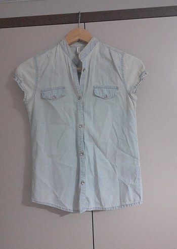 Düğmeli Kısa Kollu Denim Gömlek