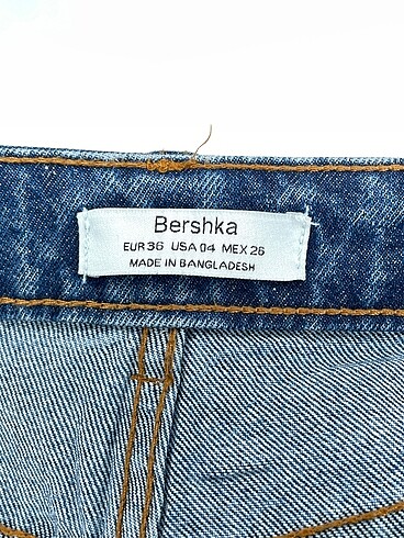36 Beden mavi Renk Bershka Jean / Kot %70 İndirimli.