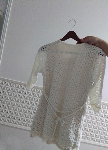 Krem rengi bluz veya tunik gibi de olabilir 