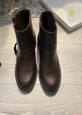 Kahverengi Deri Kadın Topuklu Bot - Görsel 5