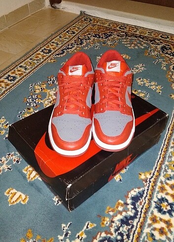 dunk low retro medium grey varsity red