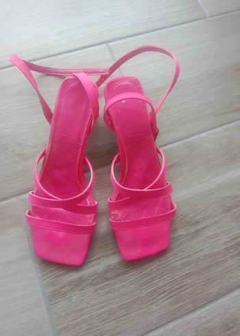 Pembe Topuklu Kadın Sandalet