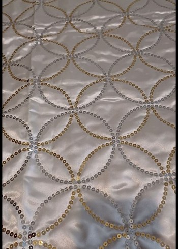 İşlemeli KremParlak Yatak Örtüsü - Görsel 3