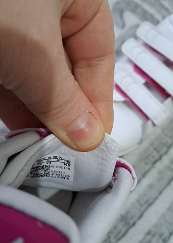 Kız Çocukları İçin Beyaz Cırt Cırtlı Spor Ayakkabı - Görsel 4