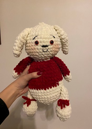 Beyaz ve Kırmızı Peluş Oyuncak Köpek