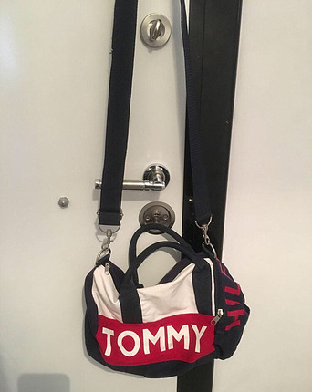 Tommy marka çanta çok güzel spora giderken veya günlük kıyafetle