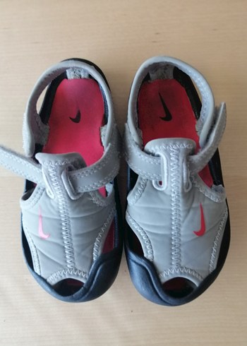 22 Beden Nike Erkek Çocuk Gri Sandalet Velcro