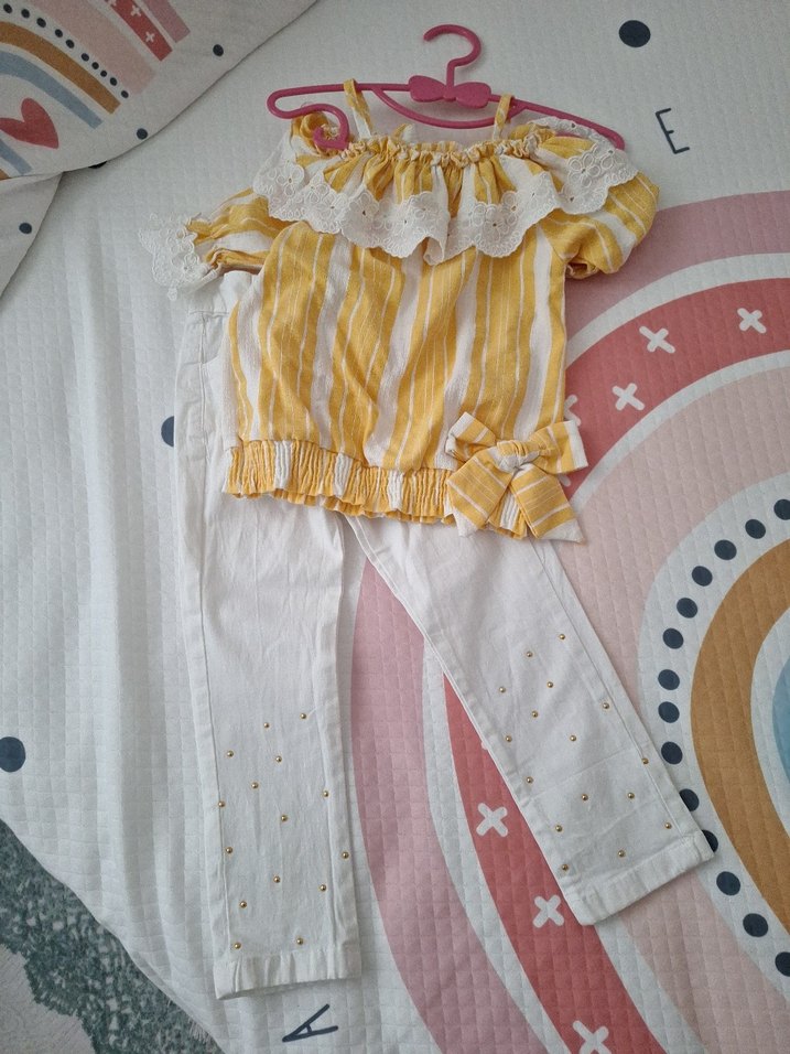 Sarı Nakışlı Dantelli Bebek Kız Takımı - Görsel 3