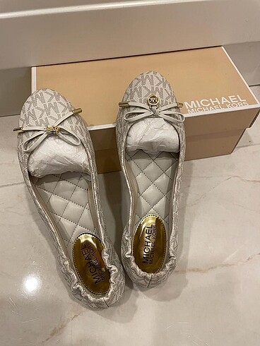 Az kullanılmış Michael Kors Babet