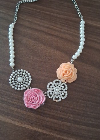 Pastel Çiçekli Boncuklu Bohem Kolye