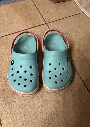 34 Beden Crocs Turkuaz Tokalı Kız Terlikleri