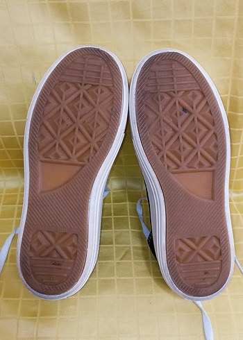 37 Beden 37 numara orjinal CONVERSE spor ayakkabı.