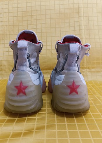 37 Beden kahverengi Renk 37 numara orjinal CONVERSE spor ayakkabı.