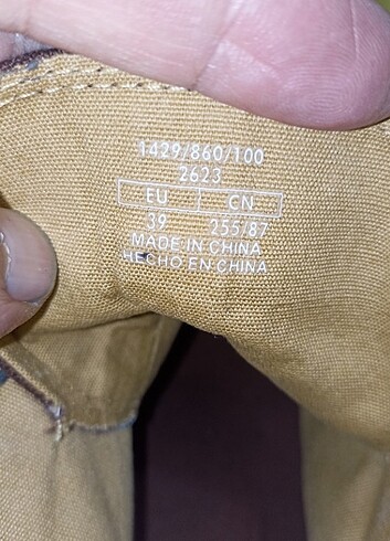 39 Beden 39 numara orjinal BERSHKA marka spor ayakkabı.