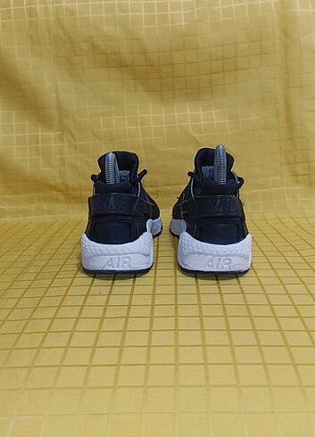 38 Beden 38 numara orjinal NİKE HUARCE spor ayakkabı.