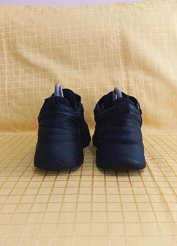 Zara 40 numara orjinal ZARA marka spor ayakkabı.